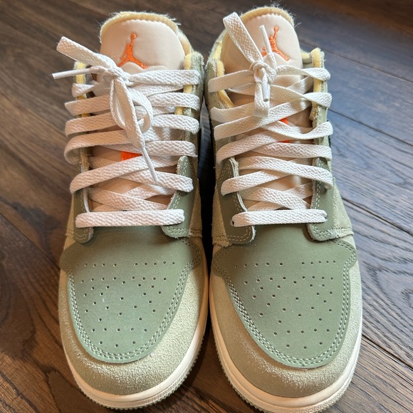 Nike Air Jordan - Picture 3 of 5